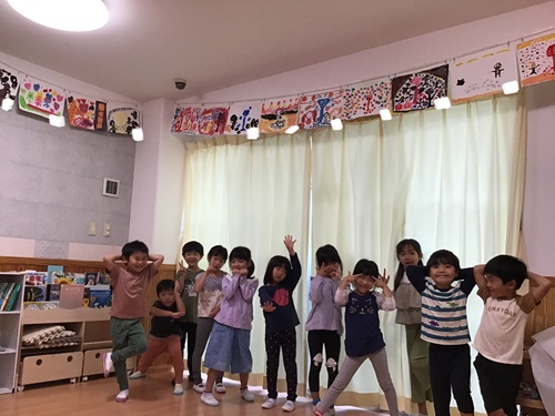 らいおん①運動会の思い出。よくよく見るとエイサーを踊っている子がいる絵も・・・？.JPG