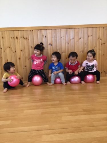 ふたば組 ボール遊び アスク山田かぎとり保育園 ふたば組 ボール遊び アスク山田かぎとり保育園