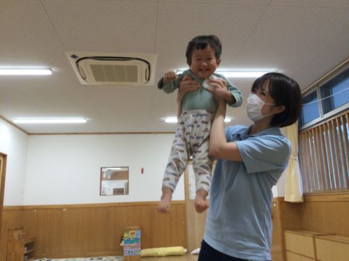 りす組 4月からキャストプログラムが始まりました。初めてのキャスト講師に緊張する姿もありましたが、すぐに慣れて笑顔が見られていましたよ♪.JPG