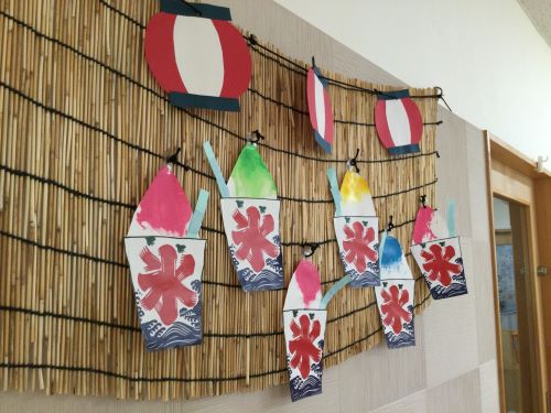 ひよこ　ジップロックに入れた絵の具を手で伸ばしてかき氷を作ったよ。.JPG