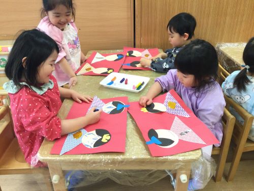 【うさぎ】初めての折り紙に挑戦してひな祭りの製作をしたよ！千代紙ってとってもきれいだなぁ！.JPG