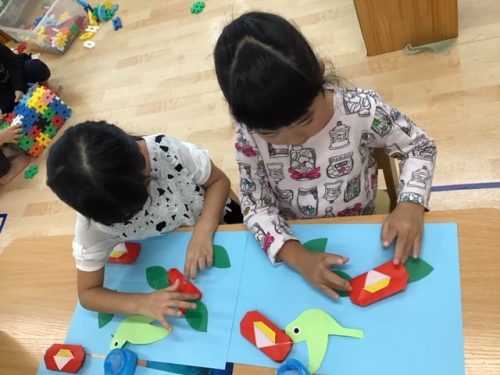 鳥と椿の花の製作しました アスク真栄里保育園 鳥と椿の花の製作しました アスク真栄里保育園