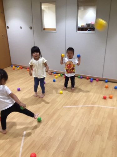 ちゅーりっぷ組 ボール遊び アスクねりま三丁目保育園 ちゅーりっぷ組 ボール遊び アスクねりま三丁目保育園