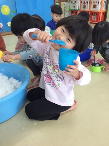 もも組雪遊び1.jpg