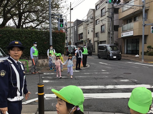 横断女子.jpg