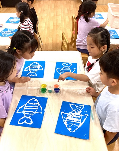 ⑤ソルトペインティング（塩を振りかけてから色付け）.JPG