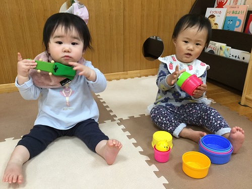０歳児　室内遊び.JPG