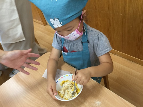 3歳　クッキング.JPG