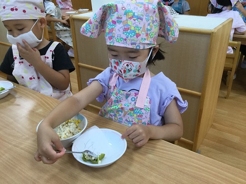 ３歳　クッキング.JPG