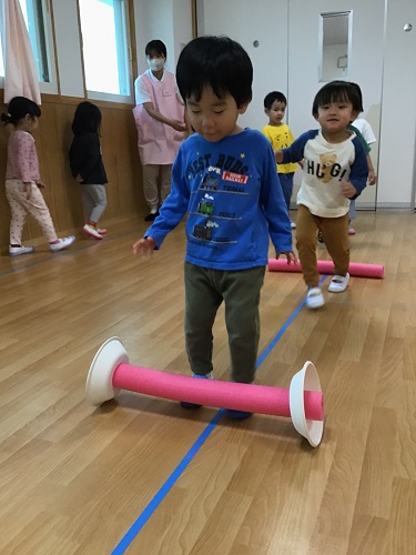 3歳 転がし遊び (1).jpg