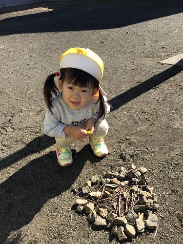 りす　枝や小石をたくさん集めて♪さぁお料理はじめるよ～！.JPG