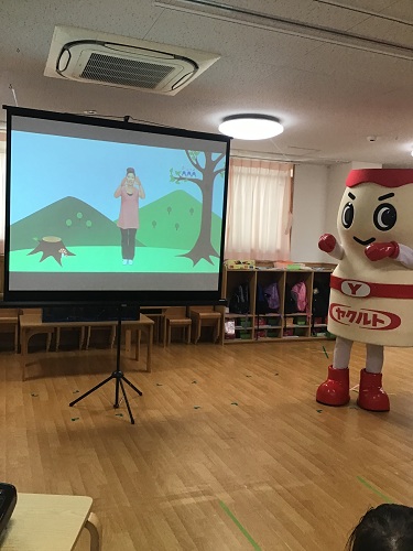 ヤクルトマンがサプライズで遊びに来てくれました！.JPG